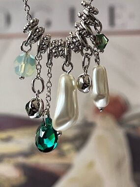 Swarovski Necklace Silver Charm Necklace Emerald Crystals & Pearls TSC BNIB